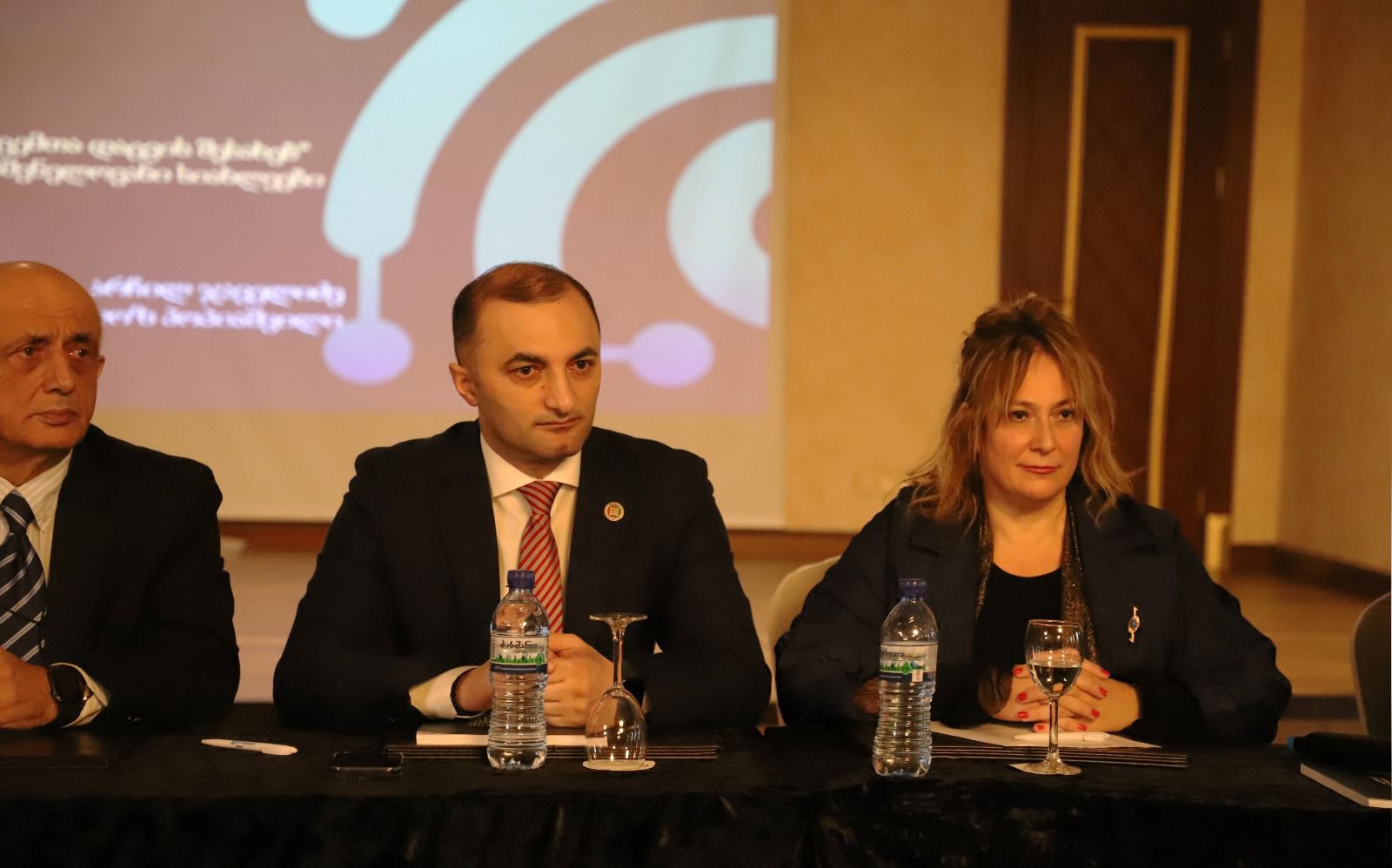 პერსონალურ მონაცემთა დაცვის სამსახურმა ქალაქ ბათუმში საჯარო და კერძო სექტორის წარმომადგენლებთან საინფორმაციო შეხვედრა გამართა