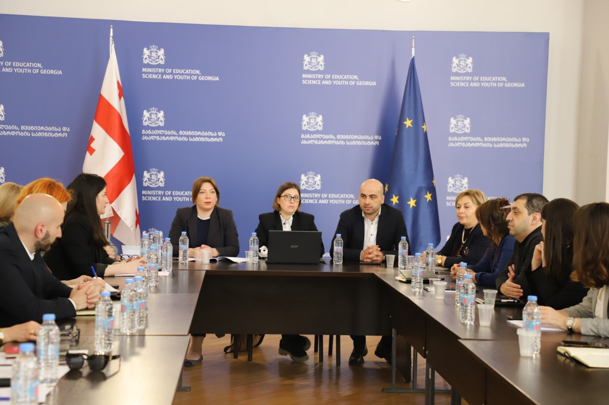 პერსონალურ მონაცემთა დაცვის სამსახურის წარმომადგენლებმა განათლების, მეცნიერების და ახალგაზრდობის სამინისტროს თანამშრომლებს ,,განათლების სფეროში პერსონალურ მონაცემთა დამუშავების სტრატეგიის დოკუმენტი“ გააცნეს