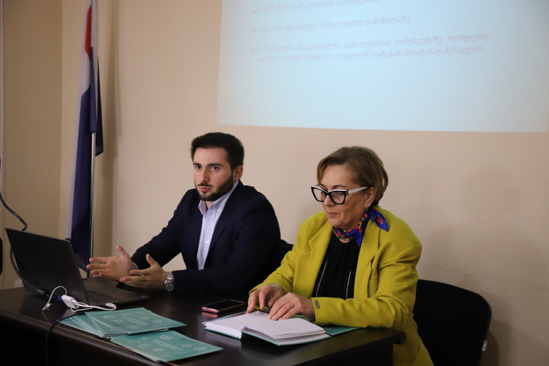 სამსახურმა წალკის მუნიციპალიტეტის ქართულ, ეთნიკური უმცირესობის სომხურ და აზერბაიჯანულენოვანი სკოლის დირექტორებთან საინფორმაციო შეხვედრა გამართა
