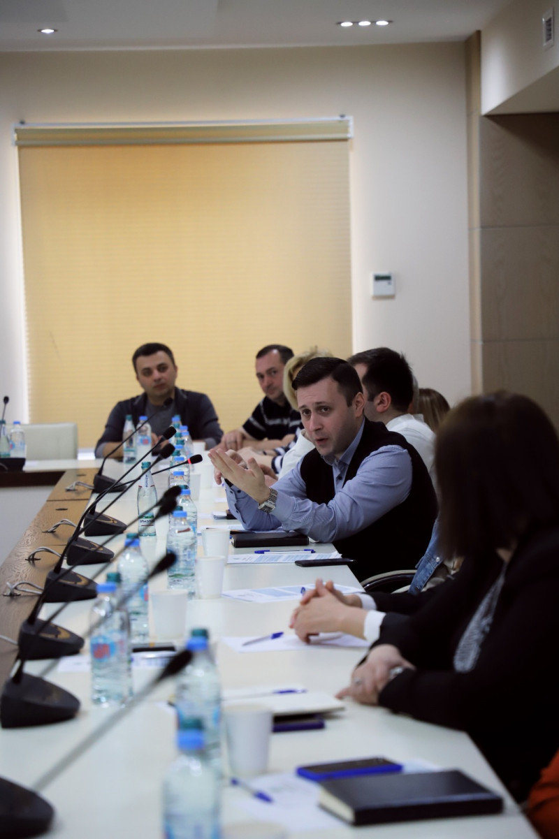 ახალი კანონით გათვალისწინებული სიახლეები სამსახურის წარმომადგენლებმა მთავრობის ადმინისტრაციის თანამშრომლებს გააცნეს