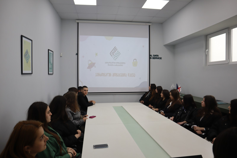 სკოლის მოსწავლეებთან შეხვედრების ფორმატი ,,კონფიდენციალურობის გაკვეთილები“ გრძელდება