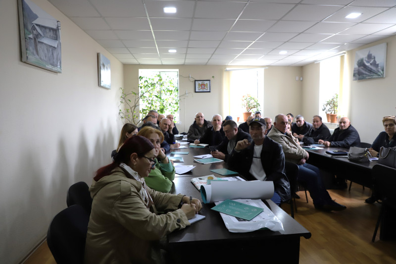 სამსახურმა წალკის მუნიციპალიტეტის ქართულ, ეთნიკური უმცირესობის სომხურ და აზერბაიჯანულენოვანი სკოლის დირექტორებთან საინფორმაციო შეხვედრა გამართა
