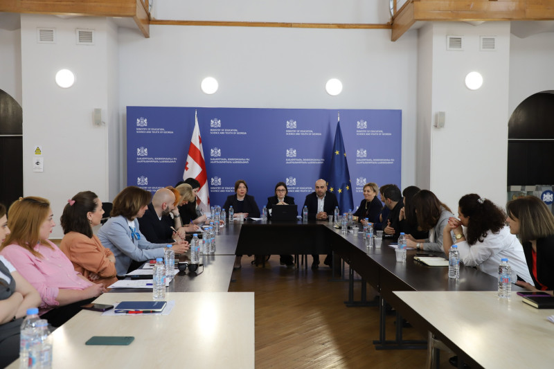 პერსონალურ მონაცემთა დაცვის სამსახურის წარმომადგენლებმა განათლების, მეცნიერების და ახალგაზრდობის სამინისტროს თანამშრომლებს ,,განათლების სფეროში პერსონალურ მონაცემთა დამუშავების სტრატეგიის დოკუმენტი“ გააცნეს