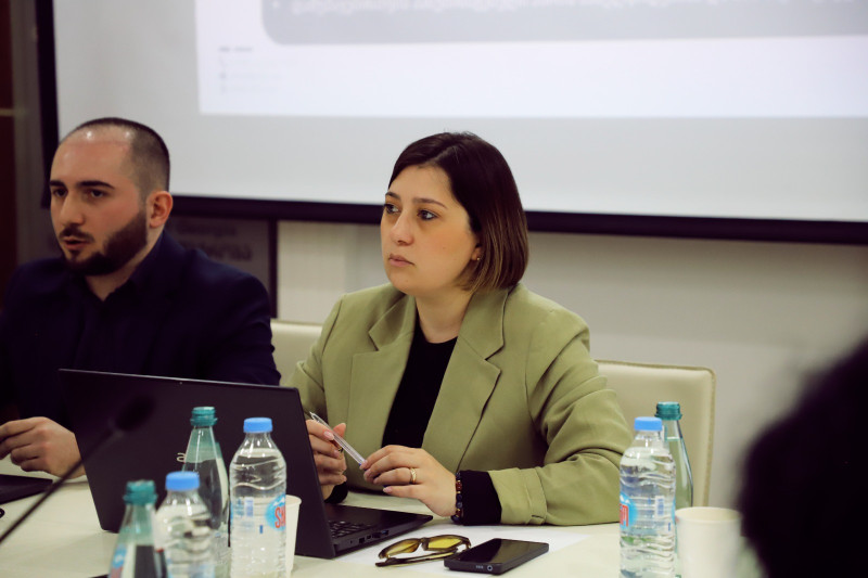 ახალი კანონით გათვალისწინებული სიახლეები სამსახურის წარმომადგენლებმა მთავრობის ადმინისტრაციის თანამშრომლებს გააცნეს