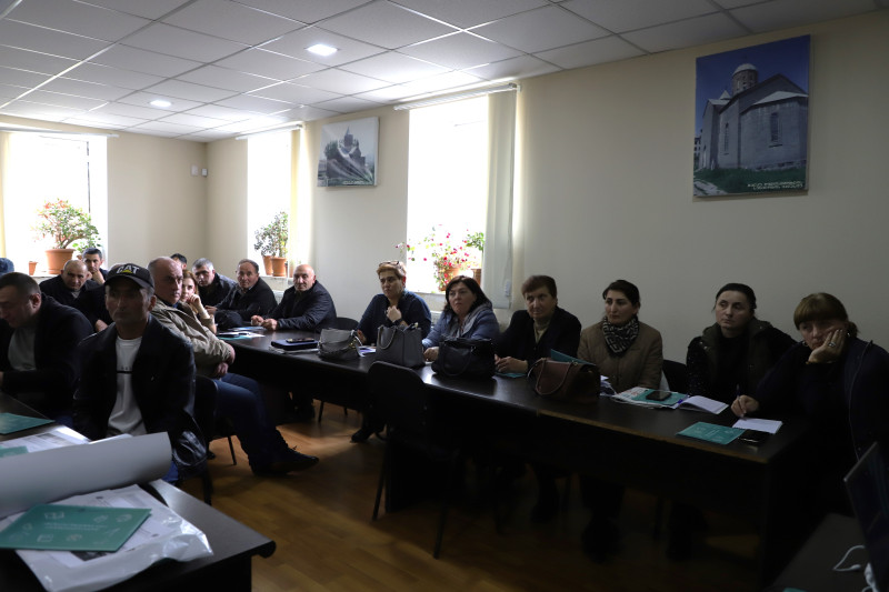სამსახურმა წალკის მუნიციპალიტეტის ქართულ, ეთნიკური უმცირესობის სომხურ და აზერბაიჯანულენოვანი სკოლის დირექტორებთან საინფორმაციო შეხვედრა გამართა