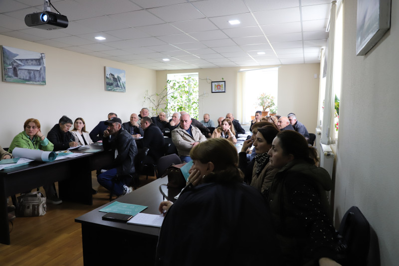 სამსახურმა წალკის მუნიციპალიტეტის ქართულ, ეთნიკური უმცირესობის სომხურ და აზერბაიჯანულენოვანი სკოლის დირექტორებთან საინფორმაციო შეხვედრა გამართა