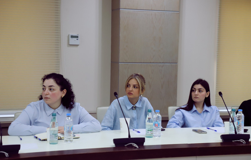 ახალი კანონით გათვალისწინებული სიახლეები სამსახურის წარმომადგენლებმა მთავრობის ადმინისტრაციის თანამშრომლებს გააცნეს