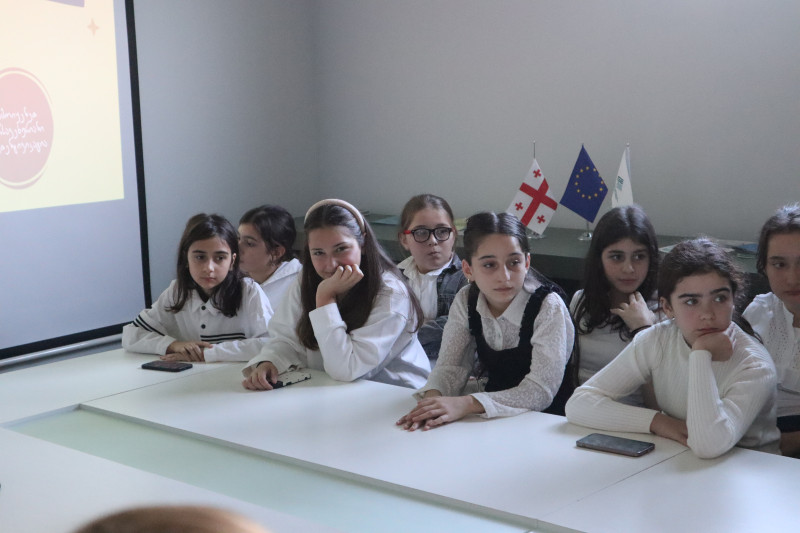 პროექტის „კონფიდენციალურობის გაკვეთილები“ ფარგლებში 600-მდე მოსწავლეს ტრენინგი ჩაუტარდა