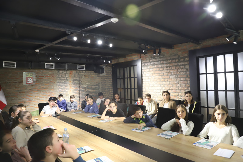 პროექტის „კონფიდენციალურობის გაკვეთილები“ ფარგლებში 600-მდე მოსწავლეს ტრენინგი ჩაუტარდა