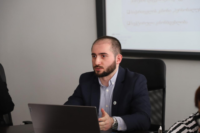 სამსახურის თანამშრომლებმა განათლების სექტორის წარმომადგენლებთან შეხვედრა ქალაქ ბათუმში  გამართეს