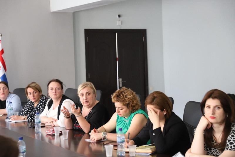 სამსახურის თანამშრომლებმა განათლების სექტორის წარმომადგენლებთან შეხვედრა ქალაქ ბათუმში  გამართეს