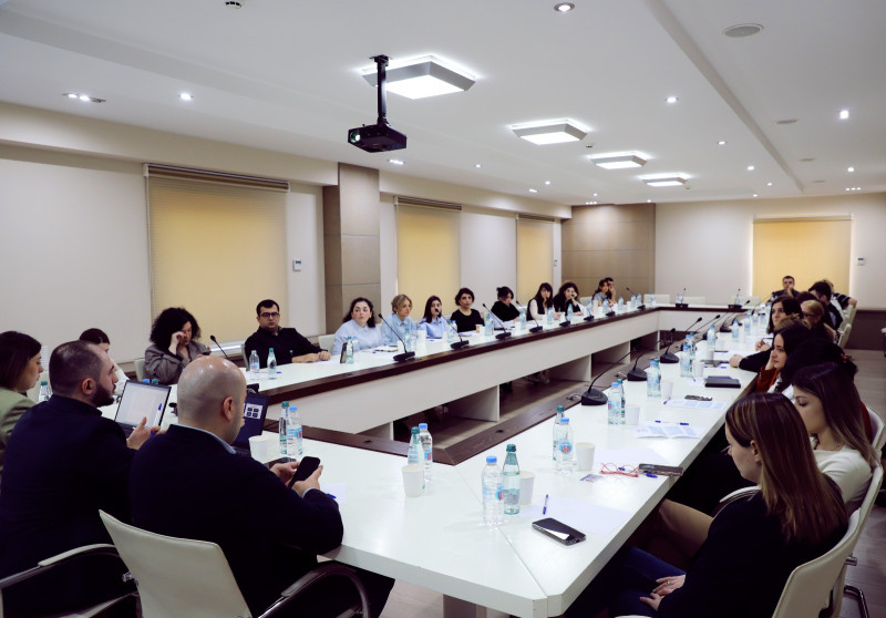 ახალი კანონით გათვალისწინებული სიახლეები სამსახურის წარმომადგენლებმა მთავრობის ადმინისტრაციის თანამშრომლებს გააცნეს